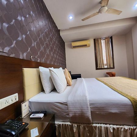 כלכותה Hotel Lee International מראה חיצוני תמונה