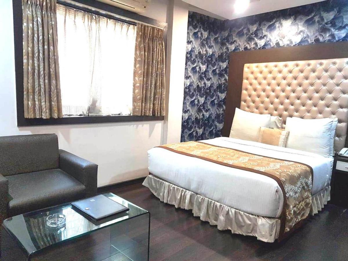 כלכותה Hotel Lee International מראה חיצוני תמונה