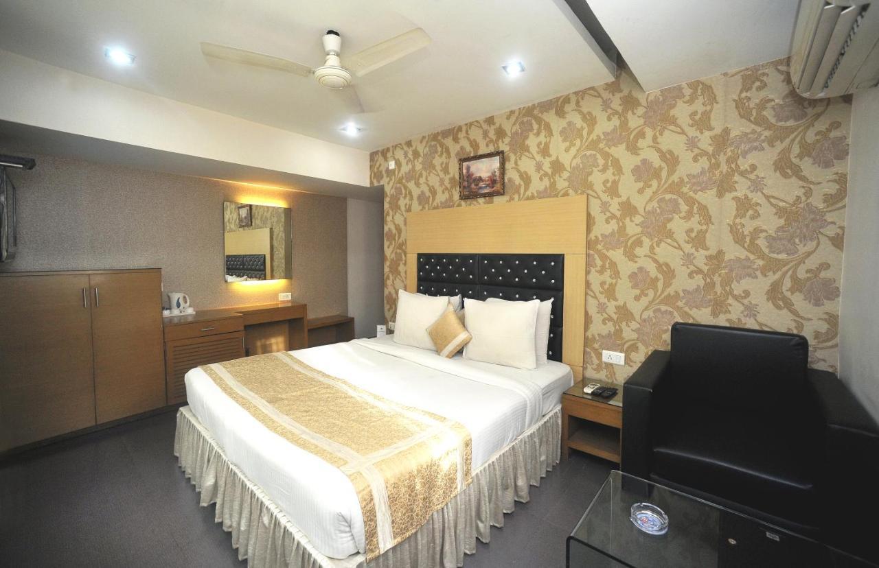 כלכותה Hotel Lee International מראה חיצוני תמונה