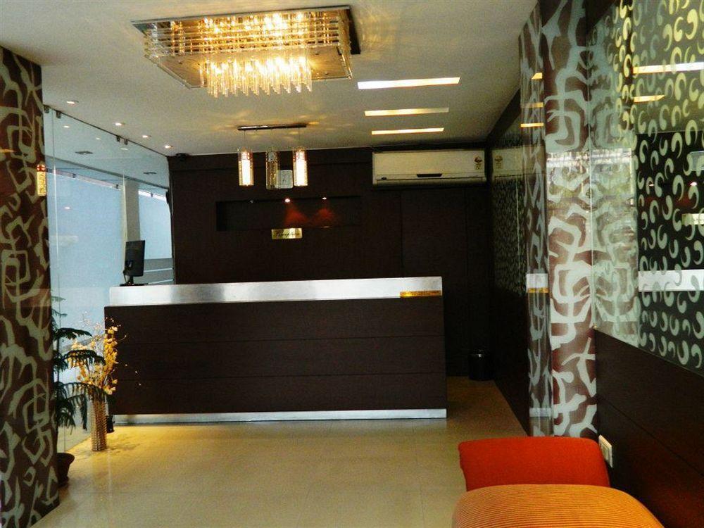 כלכותה Hotel Lee International מראה חיצוני תמונה