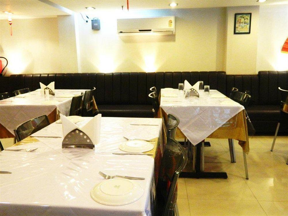 כלכותה Hotel Lee International מראה חיצוני תמונה