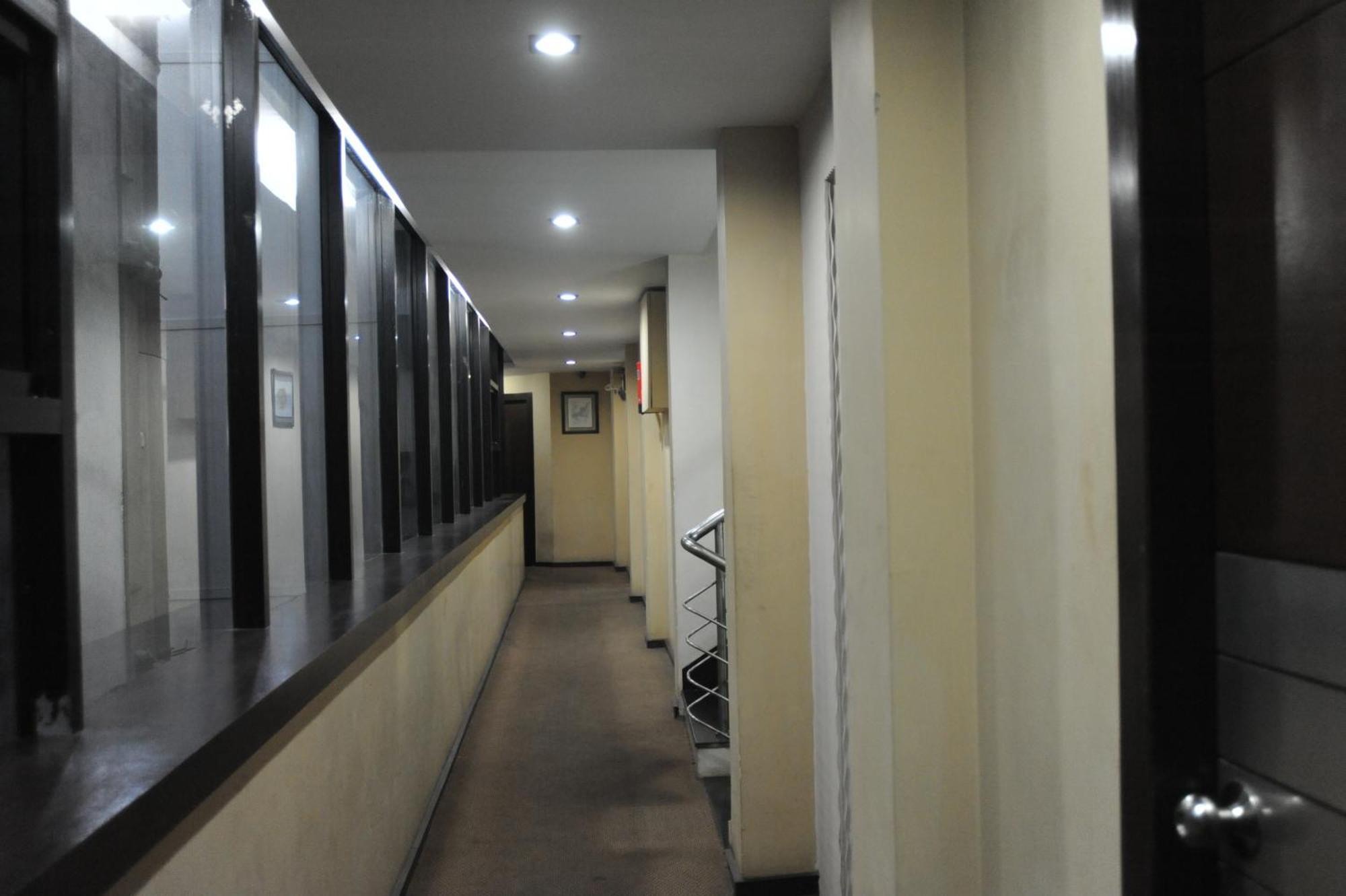 כלכותה Hotel Lee International מראה חיצוני תמונה