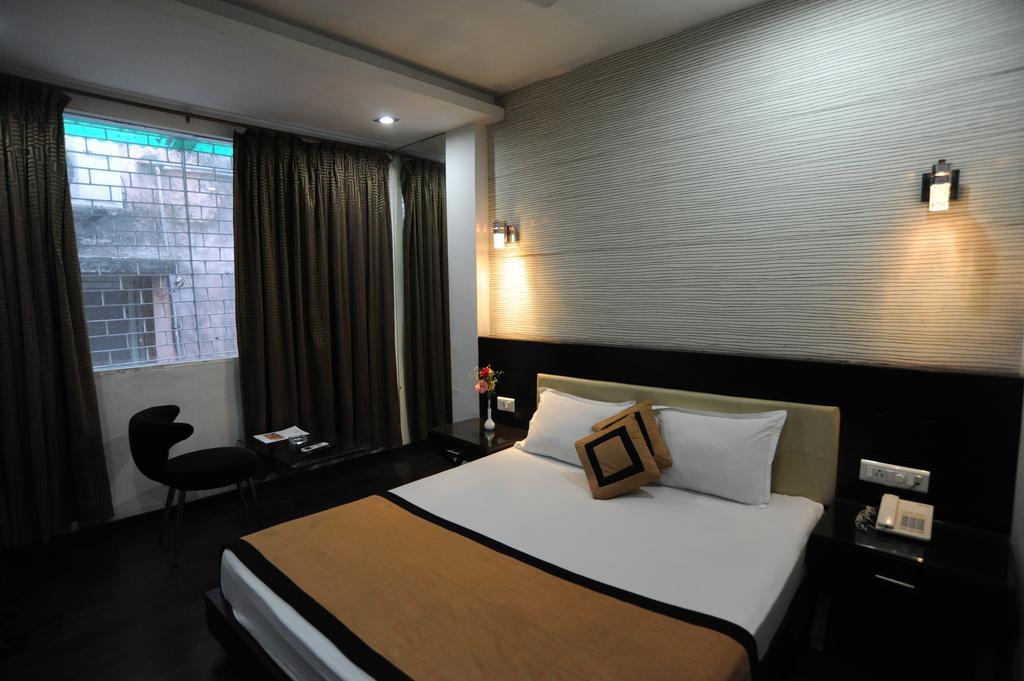 כלכותה Hotel Lee International מראה חיצוני תמונה