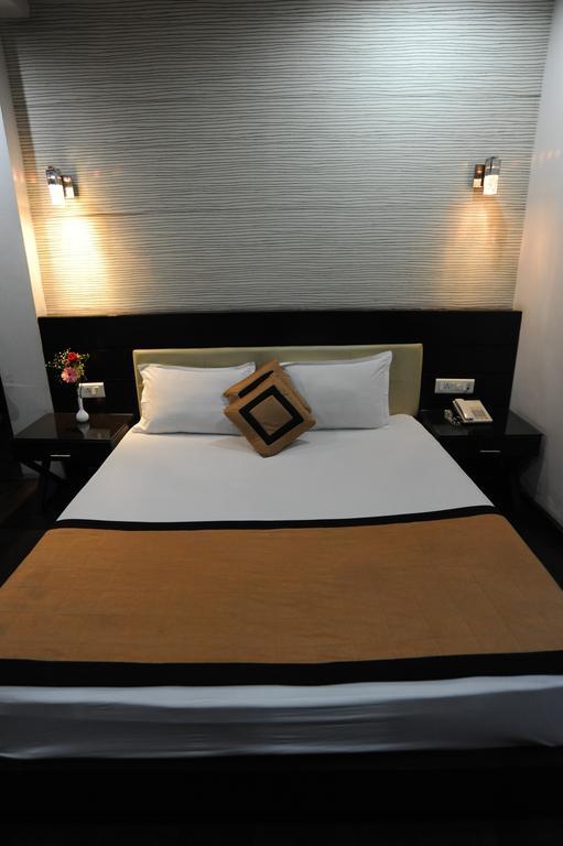 כלכותה Hotel Lee International מראה חיצוני תמונה