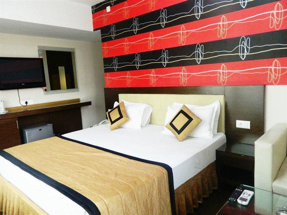 כלכותה Hotel Lee International מראה חיצוני תמונה