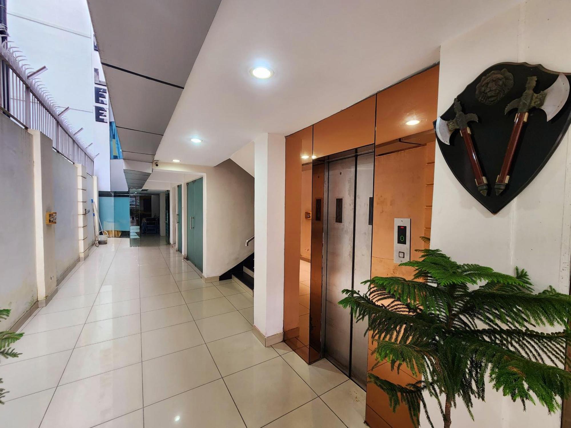 כלכותה Hotel Lee International מראה חיצוני תמונה