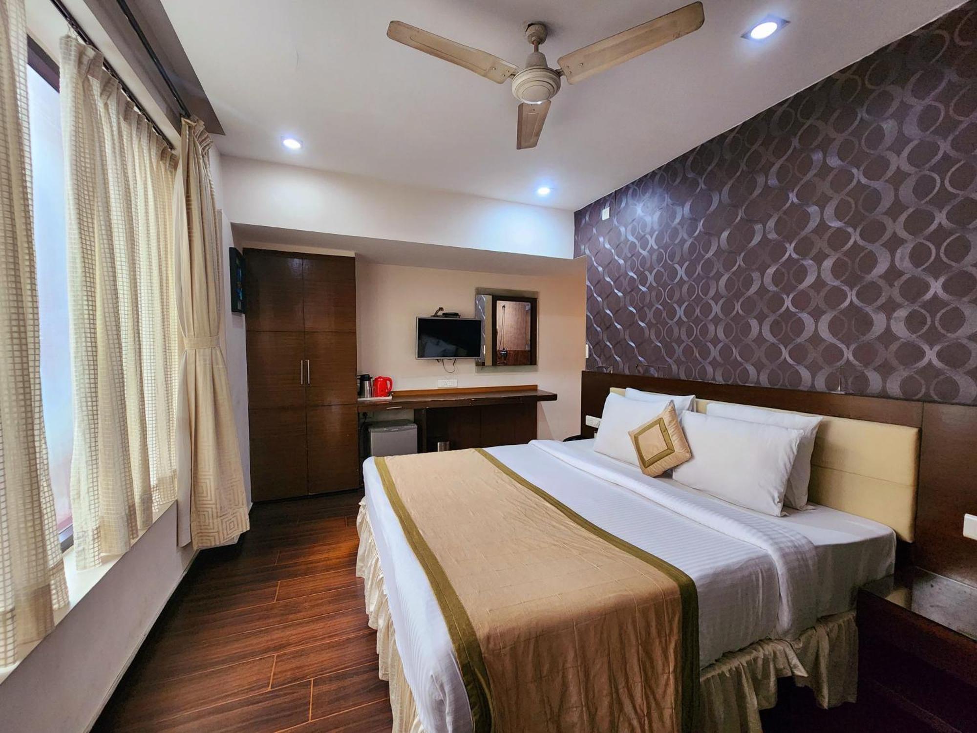 כלכותה Hotel Lee International מראה חיצוני תמונה