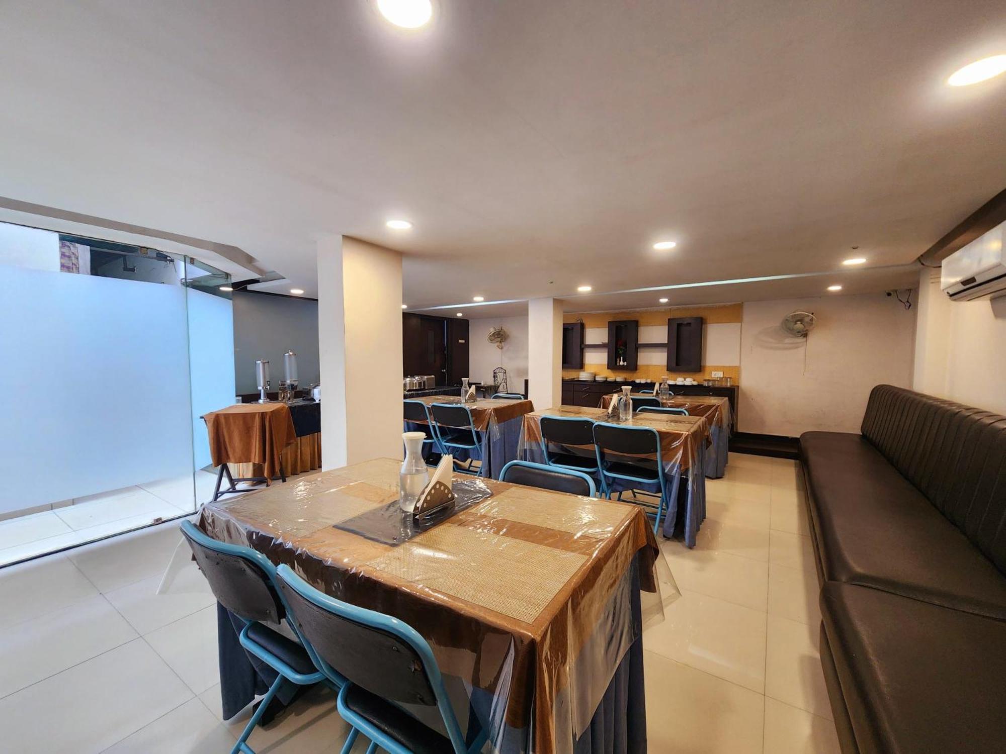 כלכותה Hotel Lee International מראה חיצוני תמונה