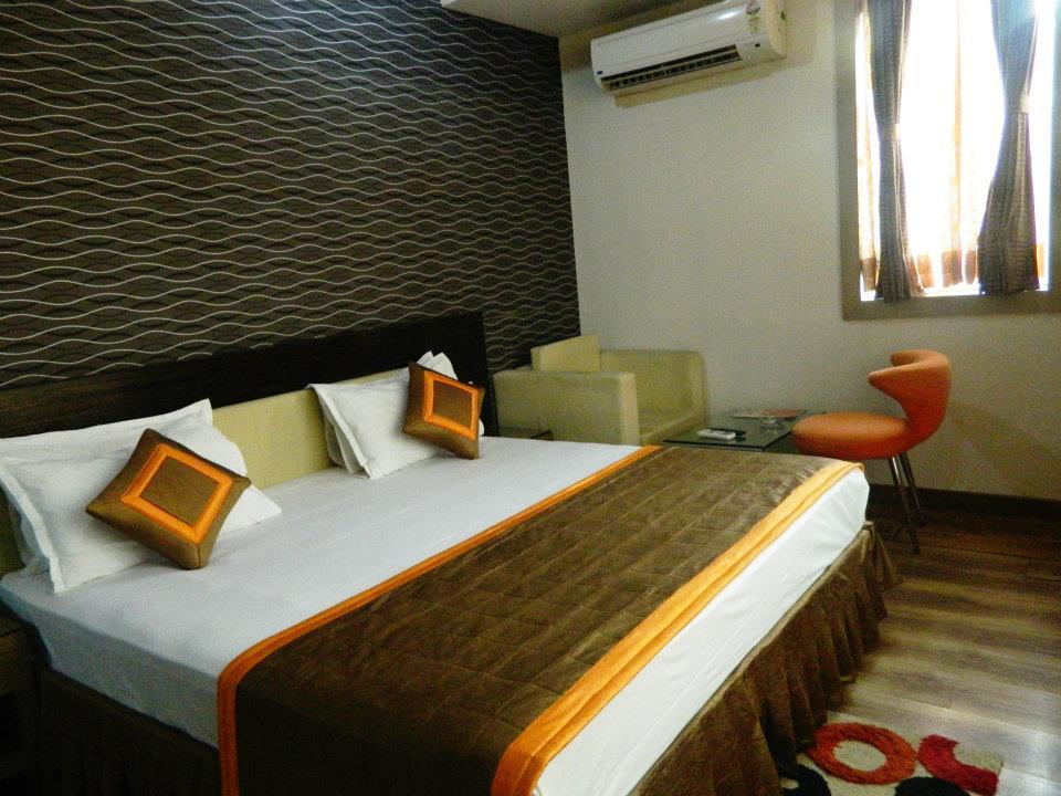 כלכותה Hotel Lee International מראה חיצוני תמונה
