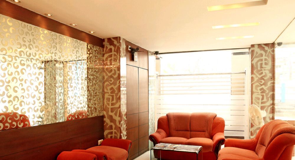כלכותה Hotel Lee International מראה חיצוני תמונה